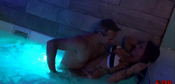  Hot swinger couple met and fuck in hot tub part 1